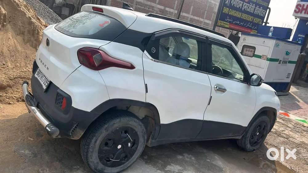 Car Me Koi Deekat Nhi H