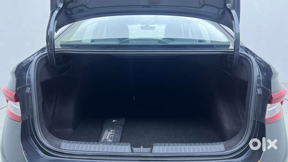 Skoda Slavia Style 1.0l Tsi At, 2023, Petrol