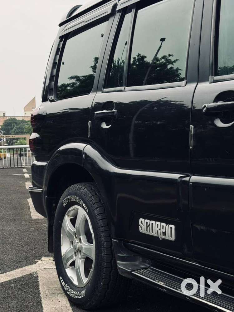 Mahindra Scorpio S11 Black 2019