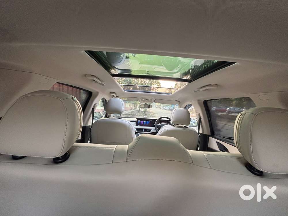 Mahindra Xuv700 2.0 Ax 5 Petrol At Str, 2022, Petrol