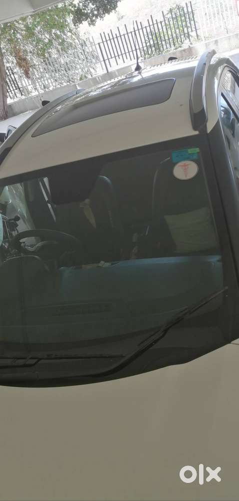 Petrol Nexon With Sunroof And 6 Gears