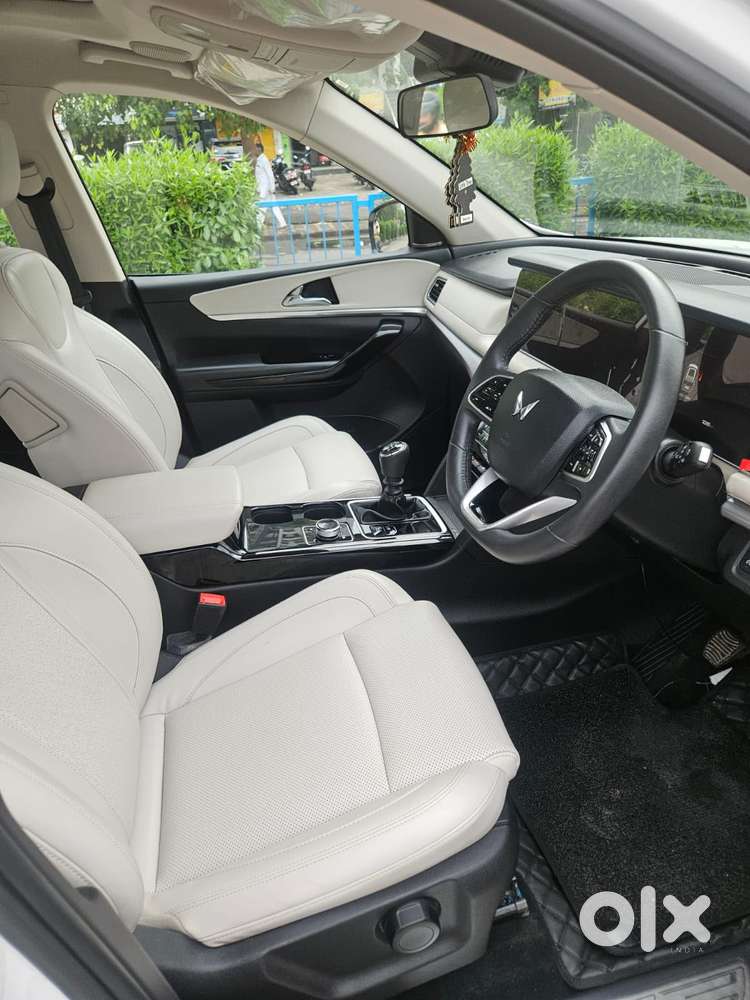 Mahindra Xuv700 2.2 Ax 7 Diesel Mt Luxury Pack Str, 2023, Diesel