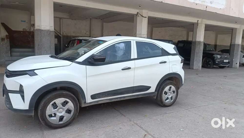 Tata Nexon 2024 Petrol Well Maintained