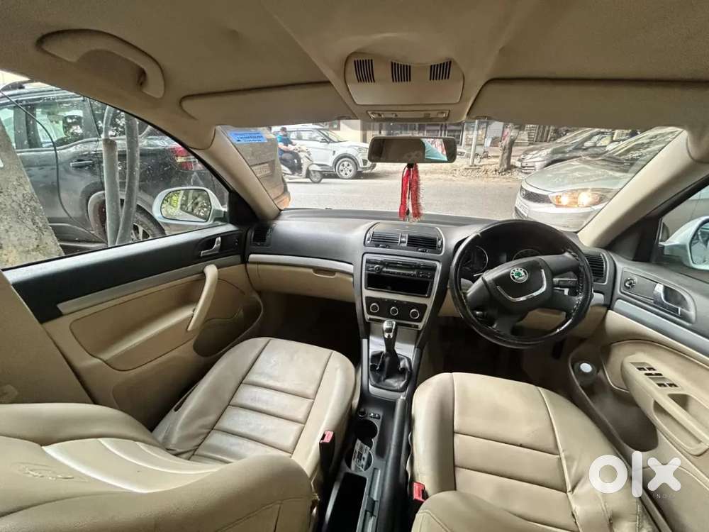 Skoda Laura, 2011, Petrol