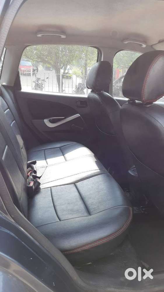 Ford Figo 2010-2012 Petrol Titanium, 2011, Petrol