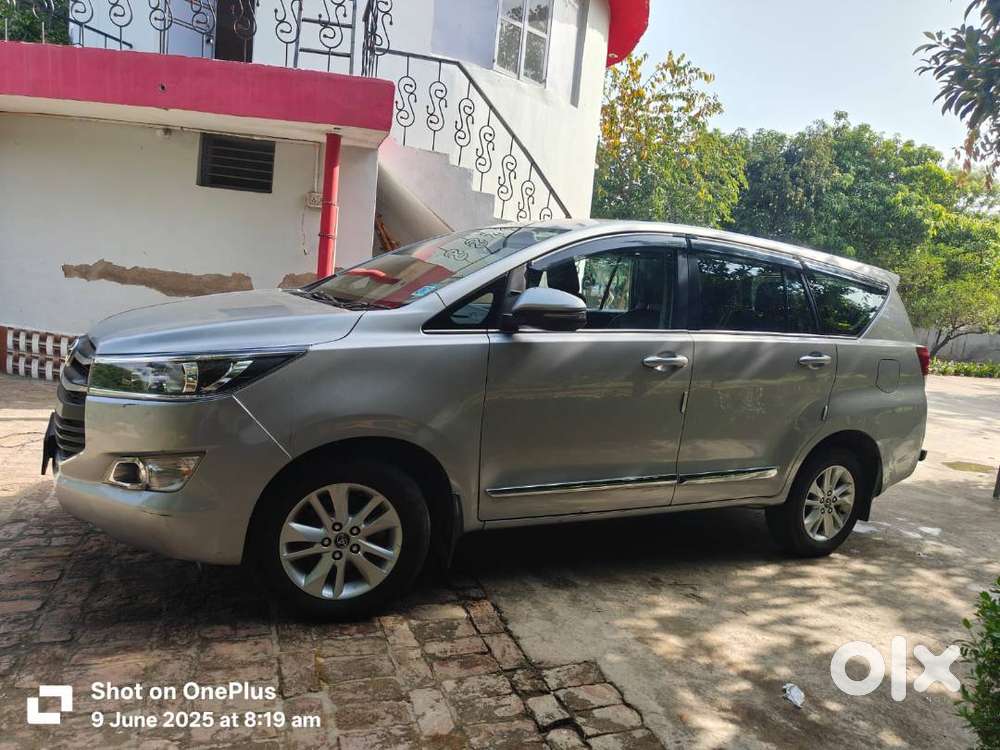 Good Condition Innova Crysta Gx 2.4 Diesel Manual 117000 Kms Driven