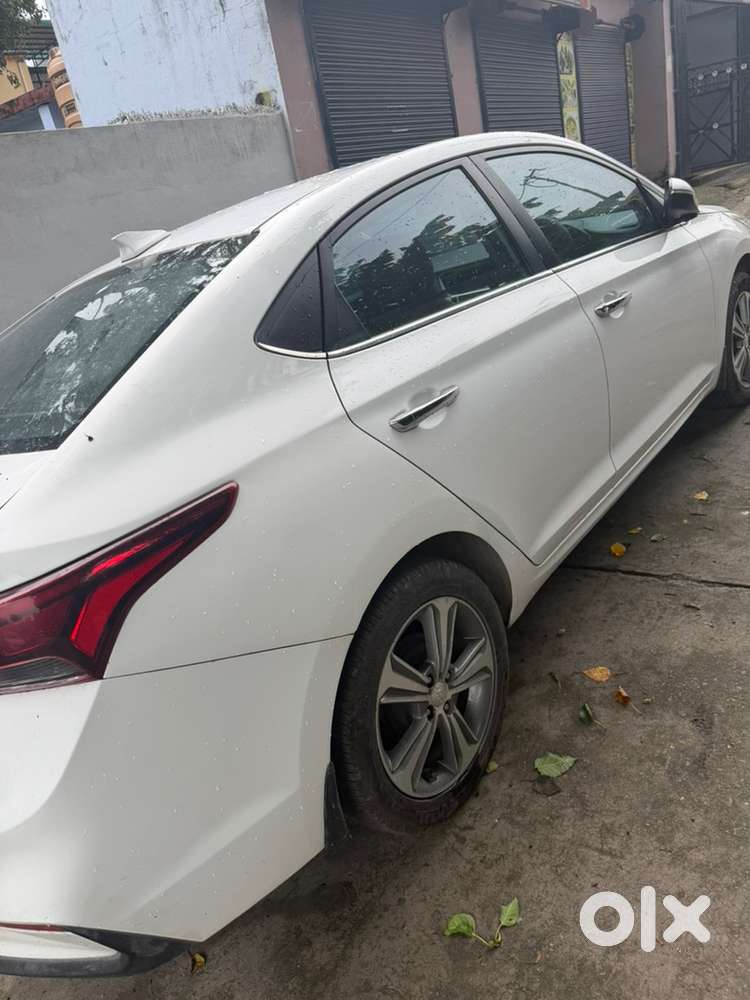 Automatic Hyundai Verna  2019