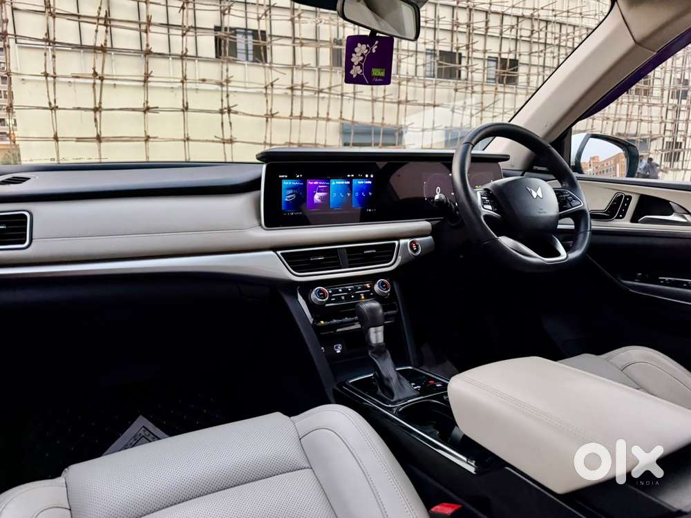 Mahindra Xuv700 2.0 Ax 7 Petrol At Luxury Pack Str, 2022, Petrol