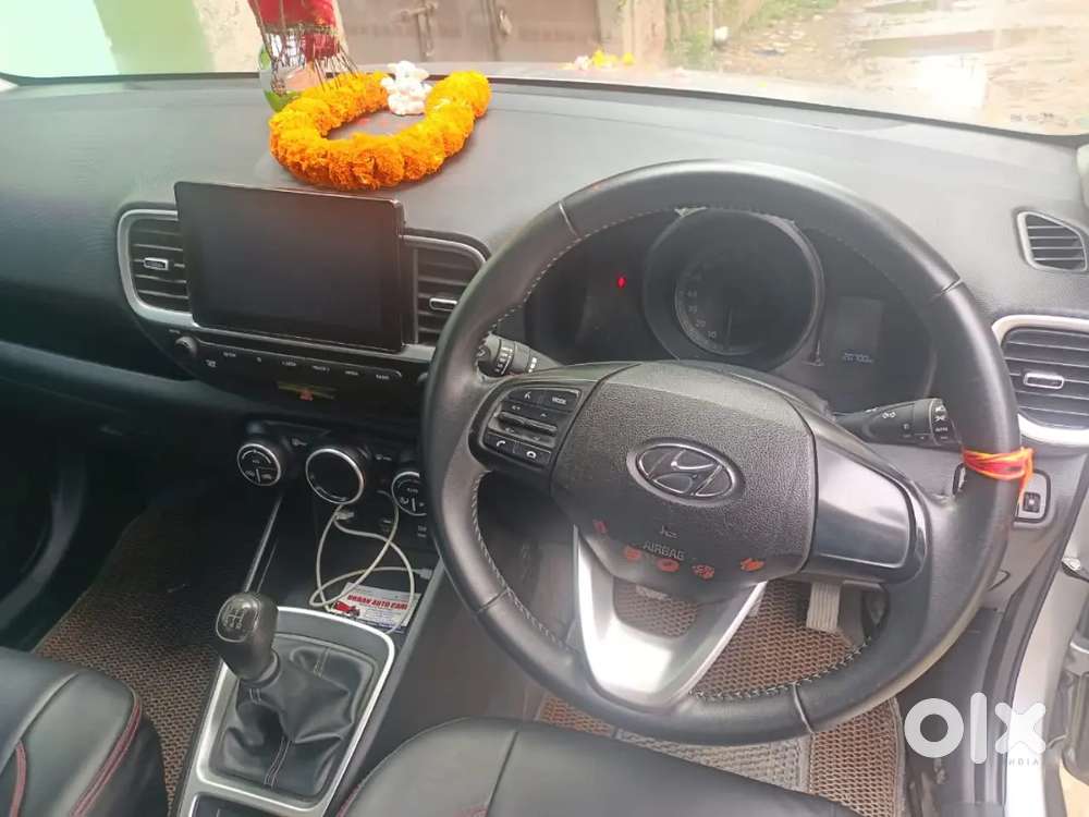Hyundai Venue 2021 Petrol 33000 Km Driven