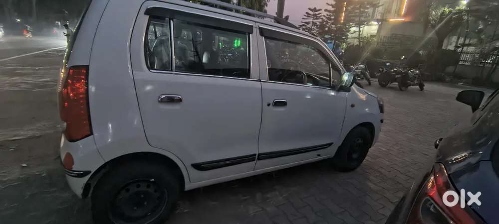 Car Ke Tyre Ache Hai