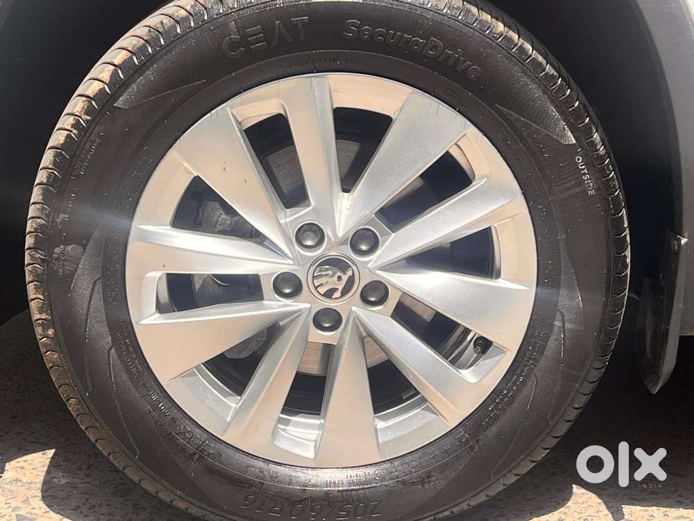 Skoda Kylaq Signature At, 2025, Petrol