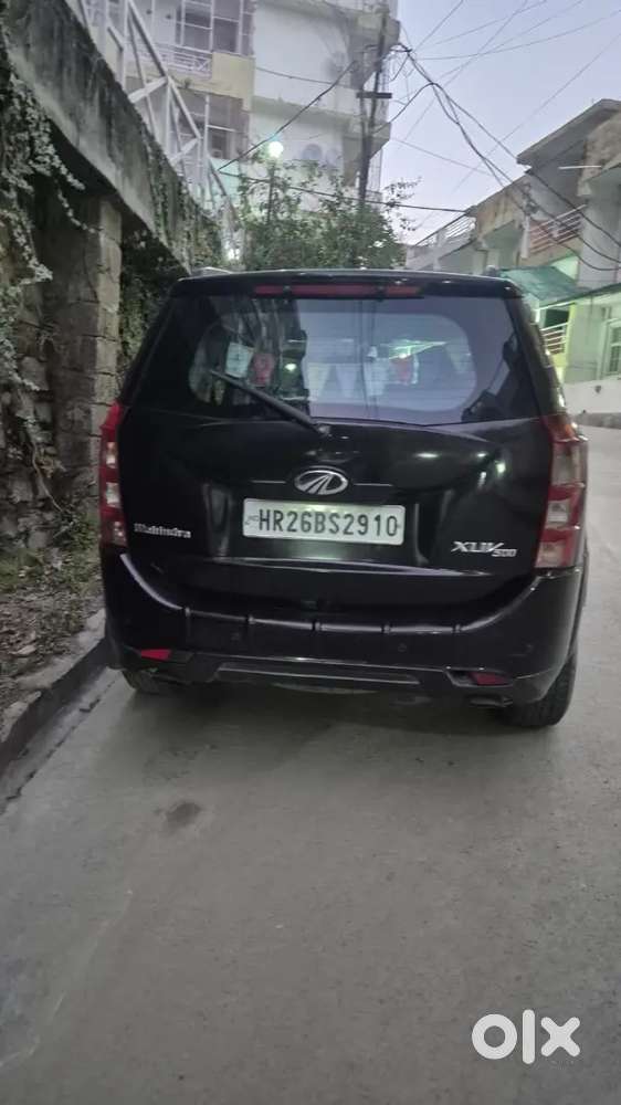 Xuv 500 W8 Wine Colour