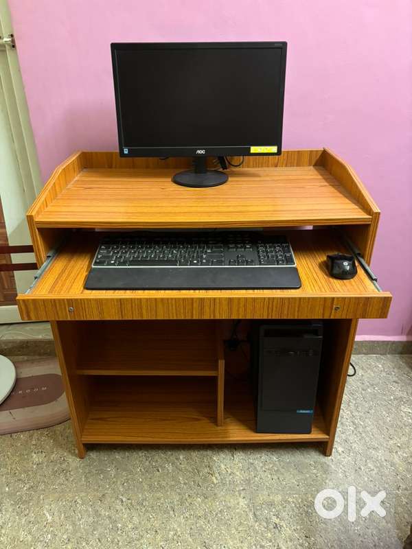 Computer and table set