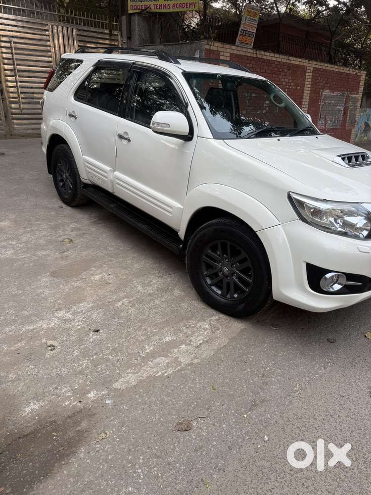 Toyota Fortuner 4x4 Manual Limited Edition, 2015, Diesel