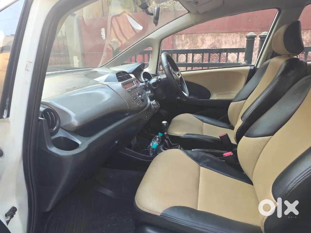 2013 Honda Jazz Vmt Top Model Petrol First Owner For Just Rs 2,85,000/