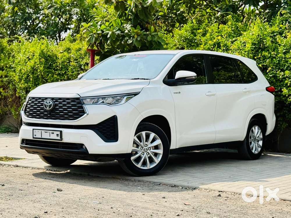 Toyota Innova Hycross 2.0 Vx (o) Hybrid 8 Str, 2024, Petrol