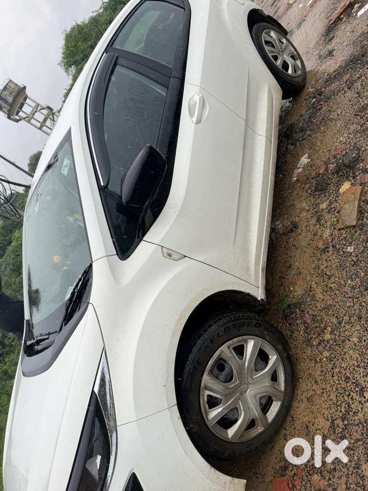 Tata Altroz 2025 Drives Comfortably