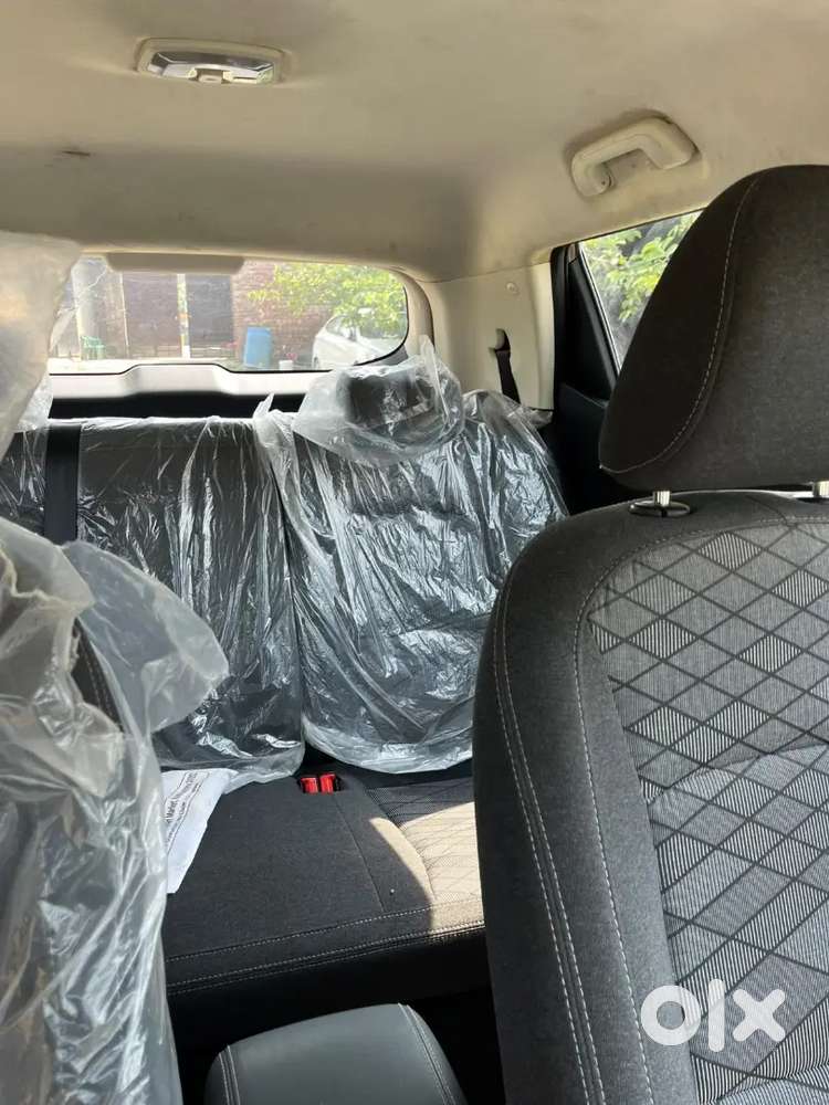 Mahindra Xuv 3xo Petrol Mt 2025