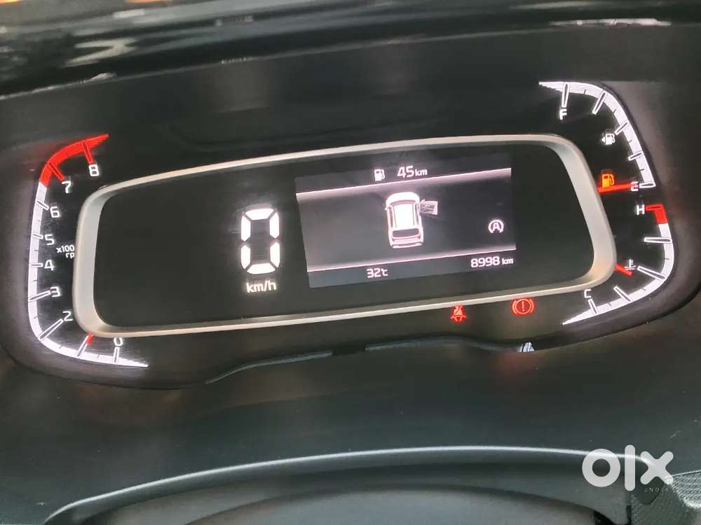 Brand New Car Hai Polotyene Bhi Nhi Utri Abhi