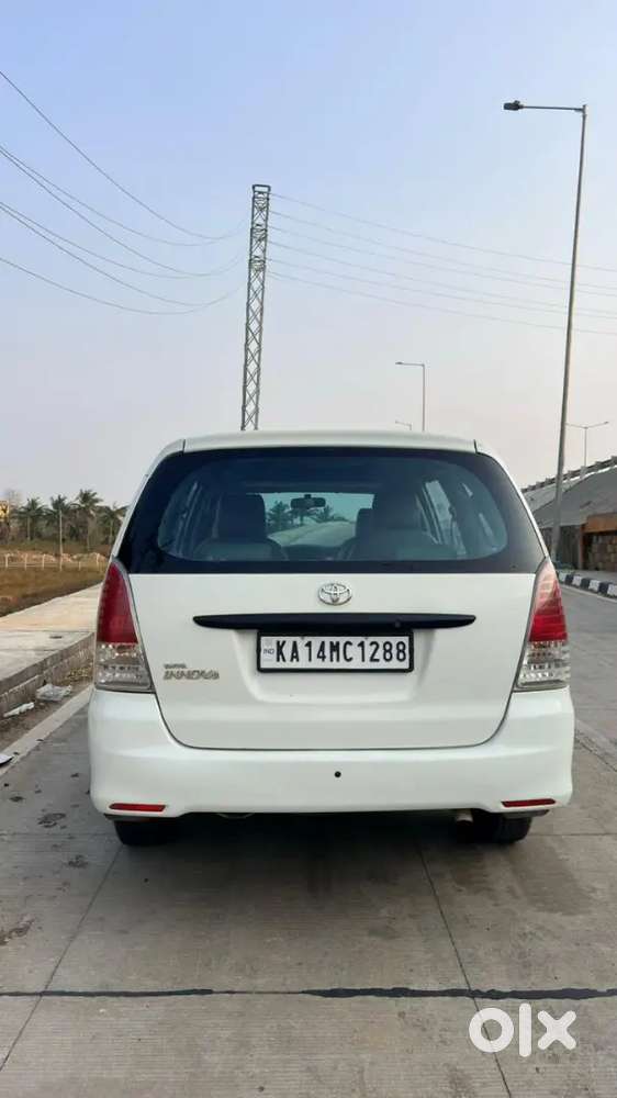 Toyota Innova 2012