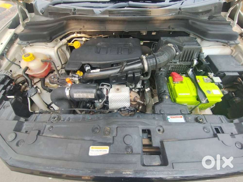 Mahindra Xuv 3xo Ax5 Pm Mt, 2024, Petrol