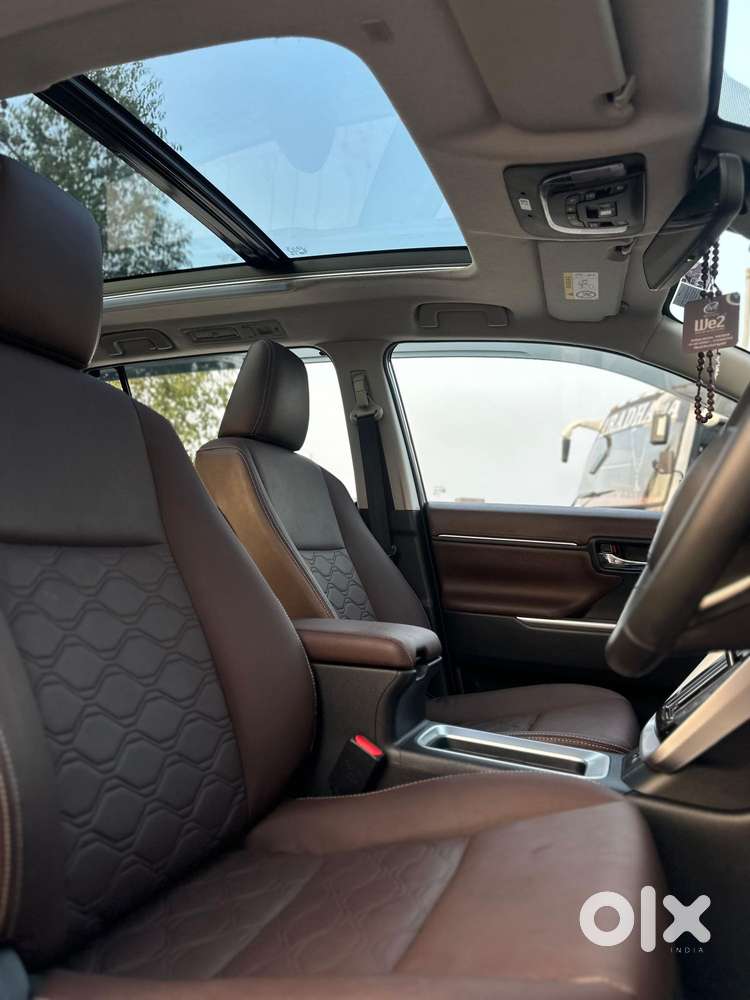 Toyota Innova Hycross 2.0 Zx (o) Hybrid 7 Str, 2025, Petrol