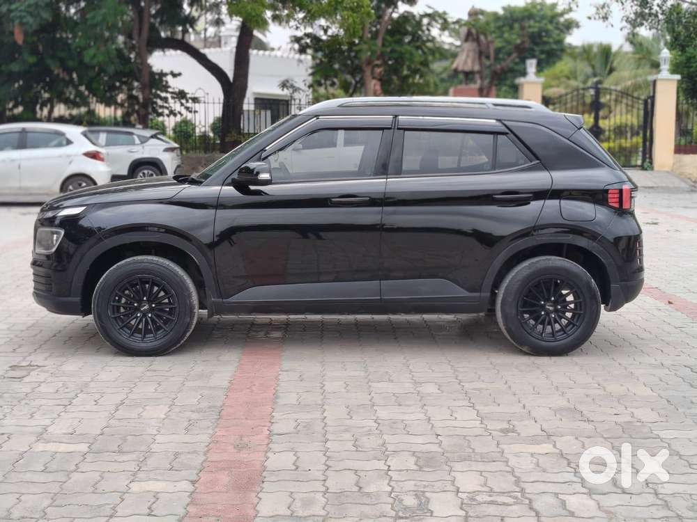 Hyundai Venue Sx Mt, 2023, Petrol
