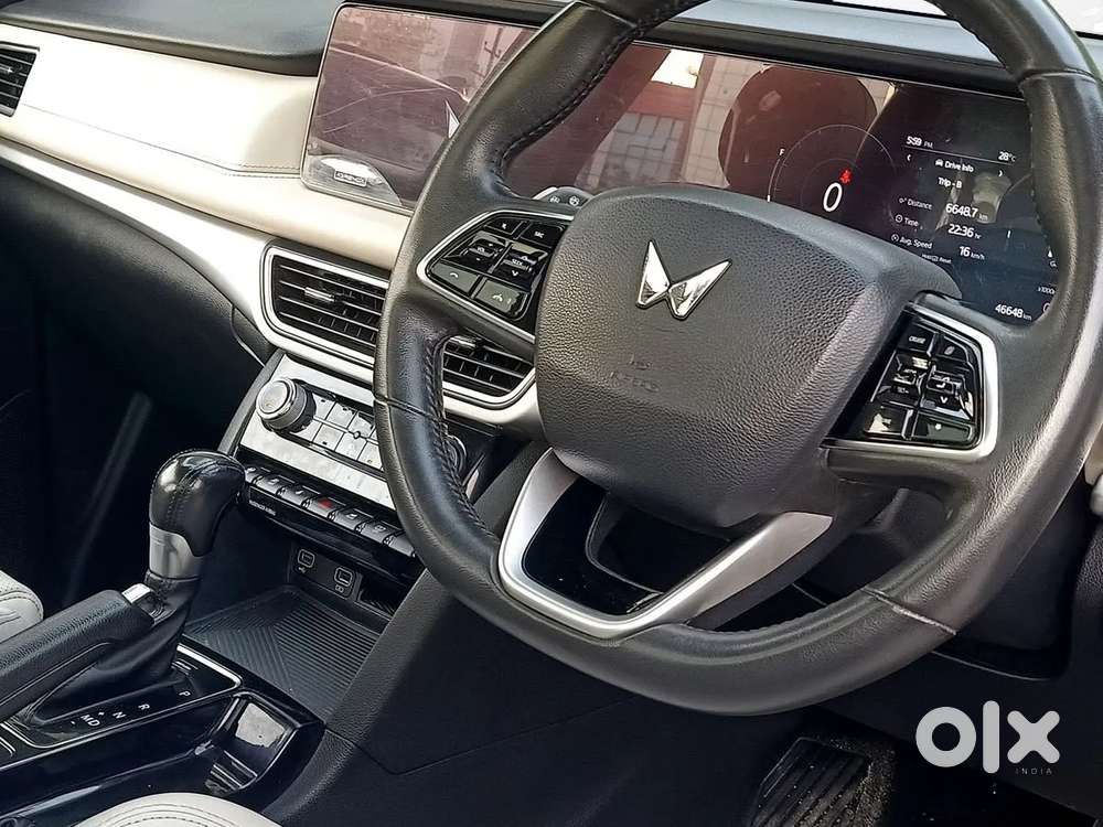 Mahindra Xuv700 2.0 Ax 7 Petrol At Str, 2022, Petrol
