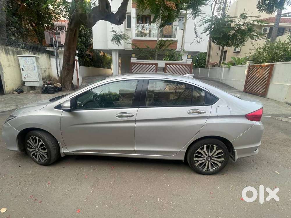 Flawless 2018 Honda City 1.5 Vx Cvt  Ivtec ( Automatic)/ 28,400 Km