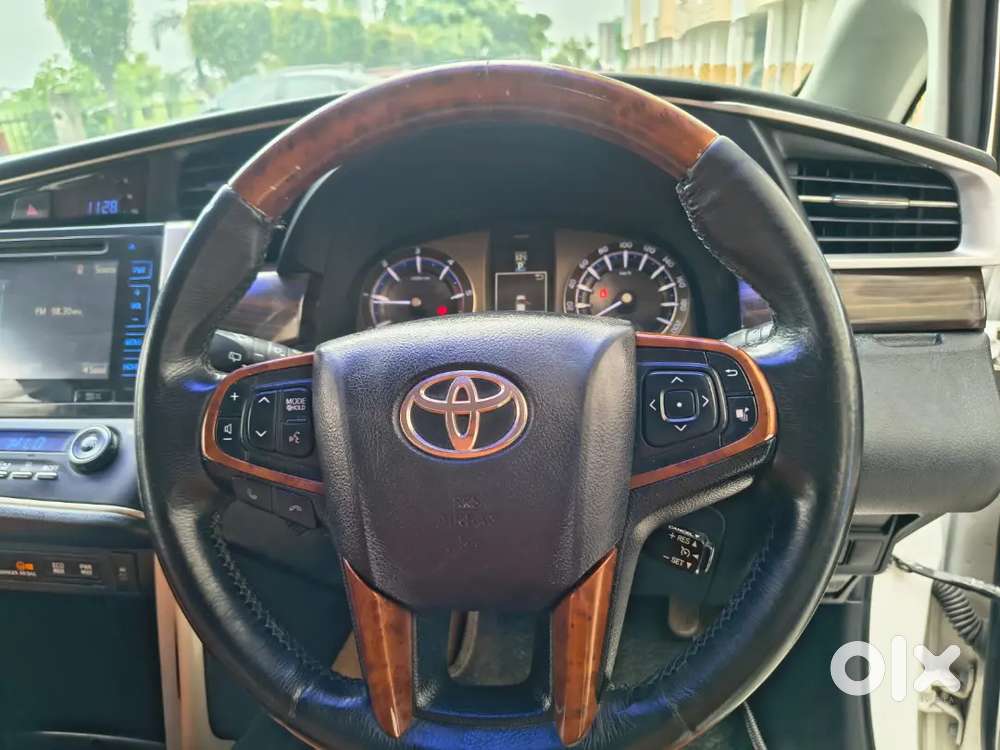 Toyota Innova Crysta 2016 Variant