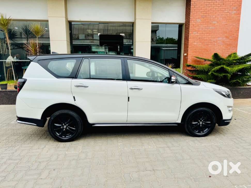 Toyota Innova Crysta 2.8 Zx At 7 Seater, 2017, Diesel