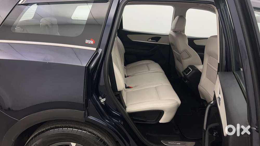 Mahindra Xuv700 2.2 Ax 7 Diesel Mt Luxury Pack Str, 2023, Diesel