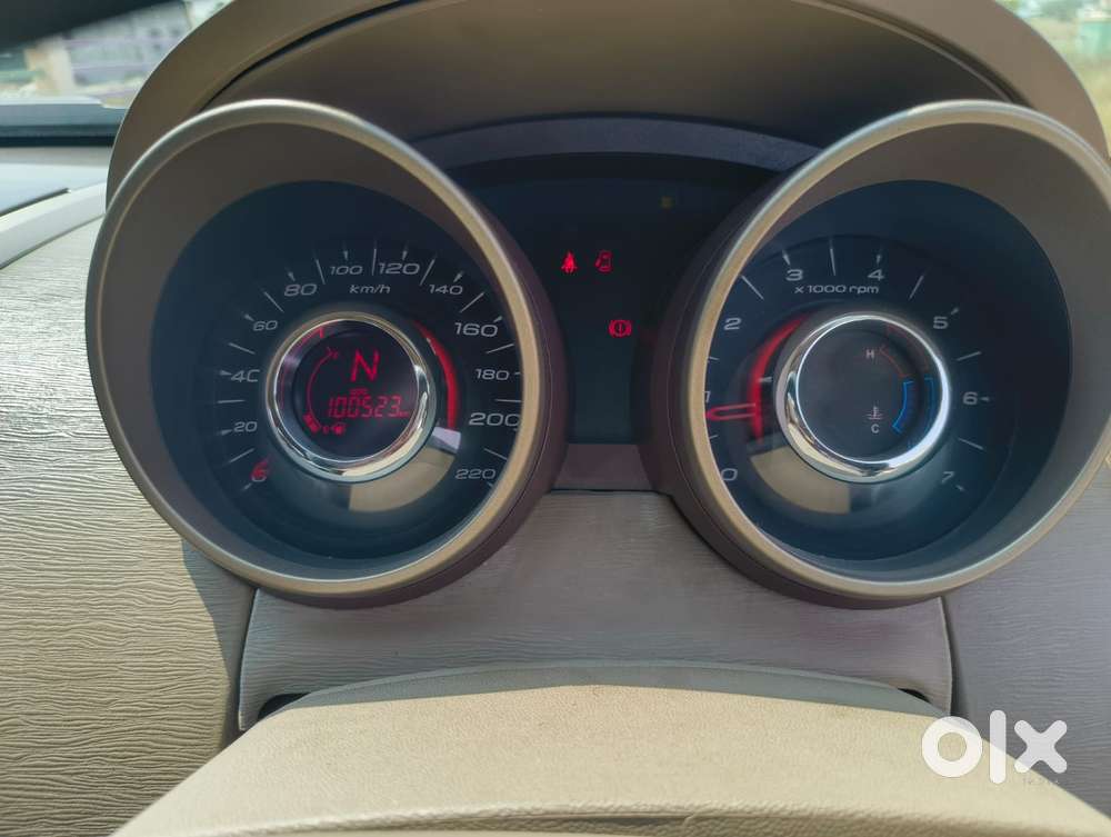 Mahindra Xuv500 W8, 2015