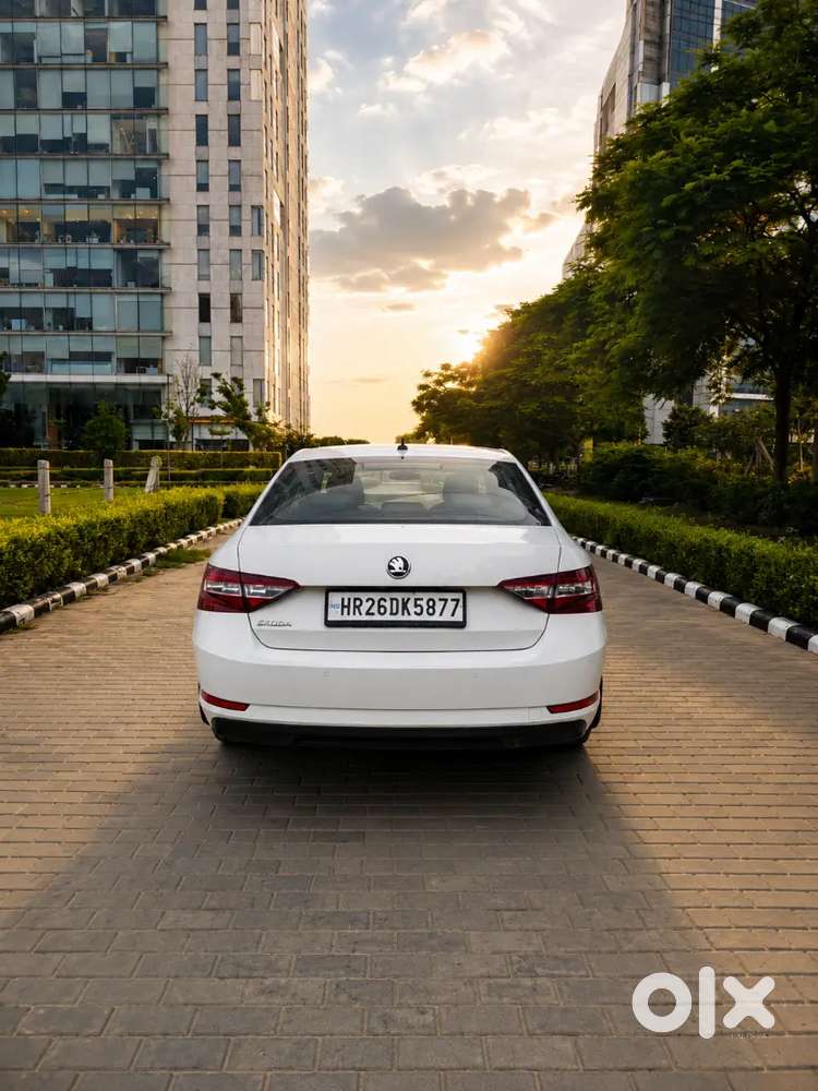 Skoda Superb (l&k) December 2017  1.8 Tsi Dsg Petrol Top-end Variant