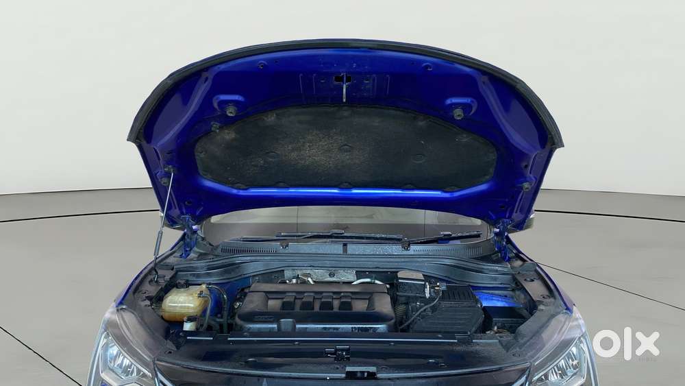 Mahindra Xuv700 2.2 Ax 7 Diesel Mt Luxury Pack Str, 2022, Diesel