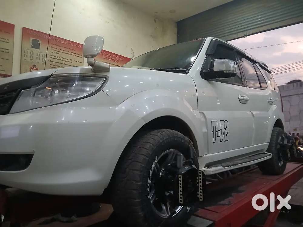 Tata Safari Storme 2015