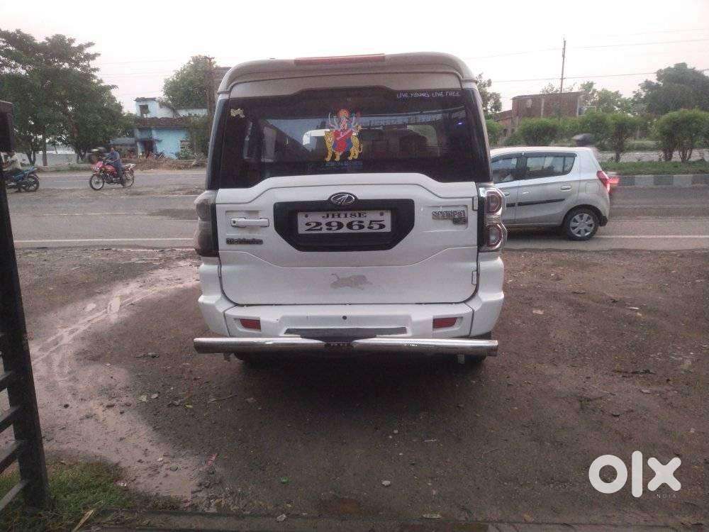 Mahindra Scorpio S4, 2016