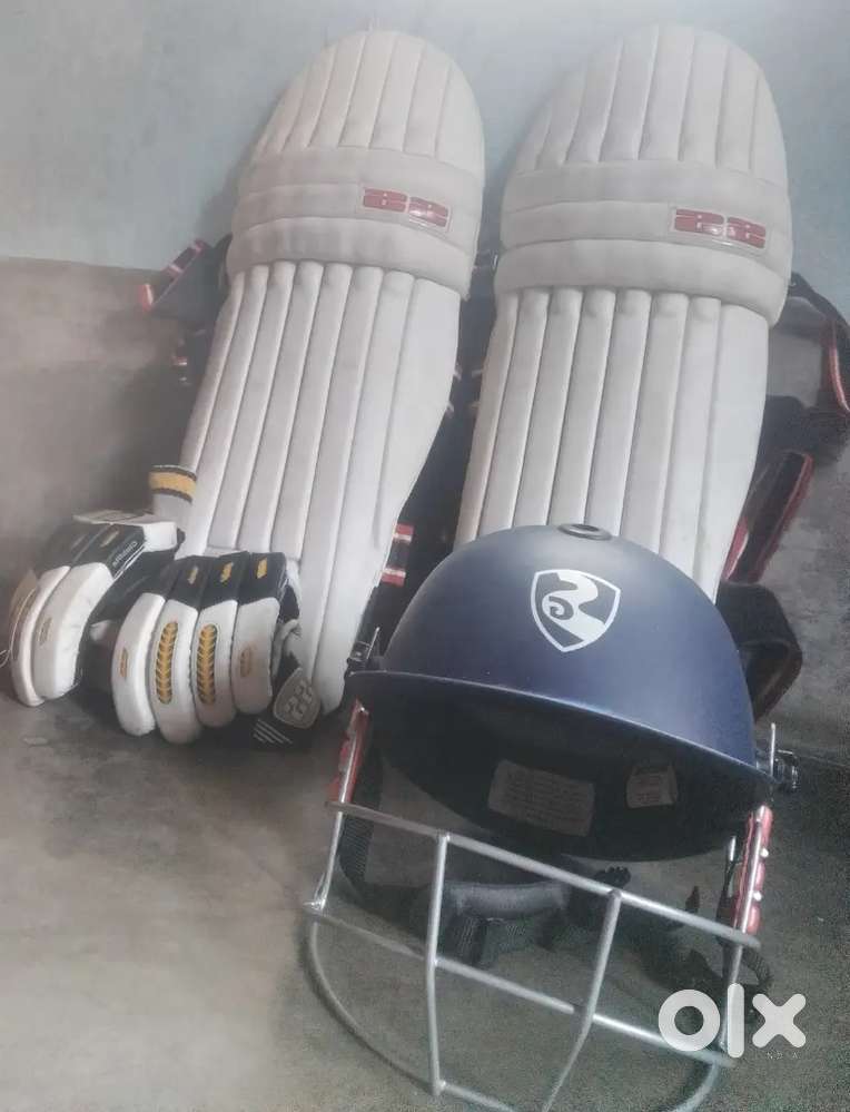 Cricket pead helmet gloves and thighpead
