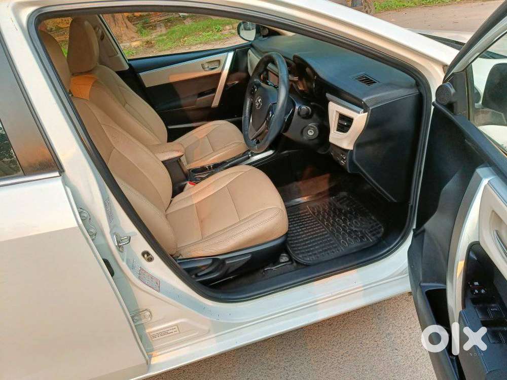 Toyota Corolla Altis G Hv At, 2015, Petrol