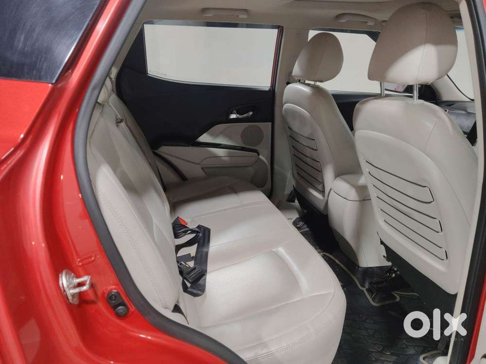 Mahindra Xuv300 W8 (o) 1.5 Diesel Amt, 2022, Diesel