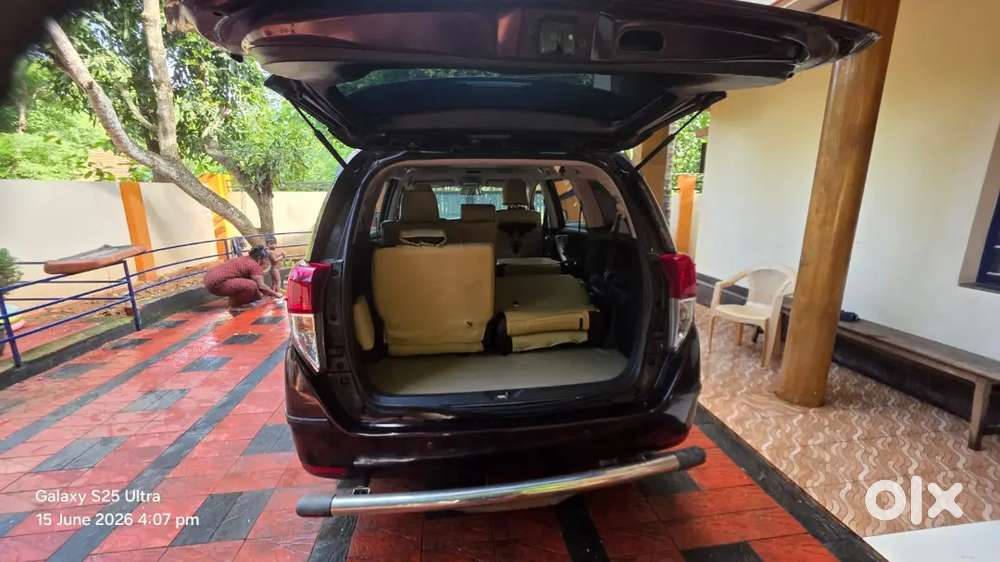 Toyota Innova Crysta 2017 December 21 Model, Diesel 110000 Km Driven