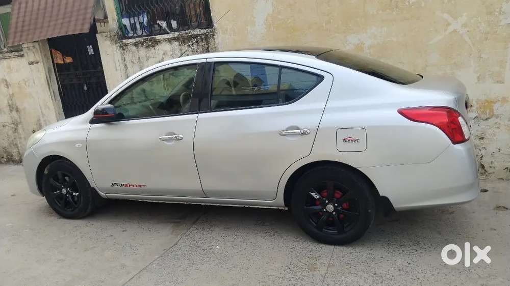 Nissan Sunny 2012