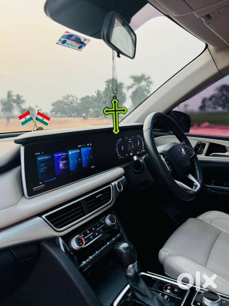 Xuv 700 Ax7 Automatic