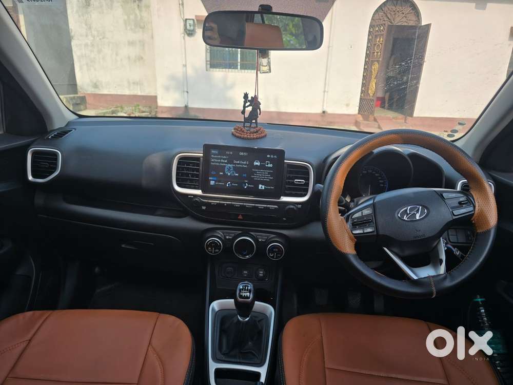 Hyundai Venue Petrol Well Maintained