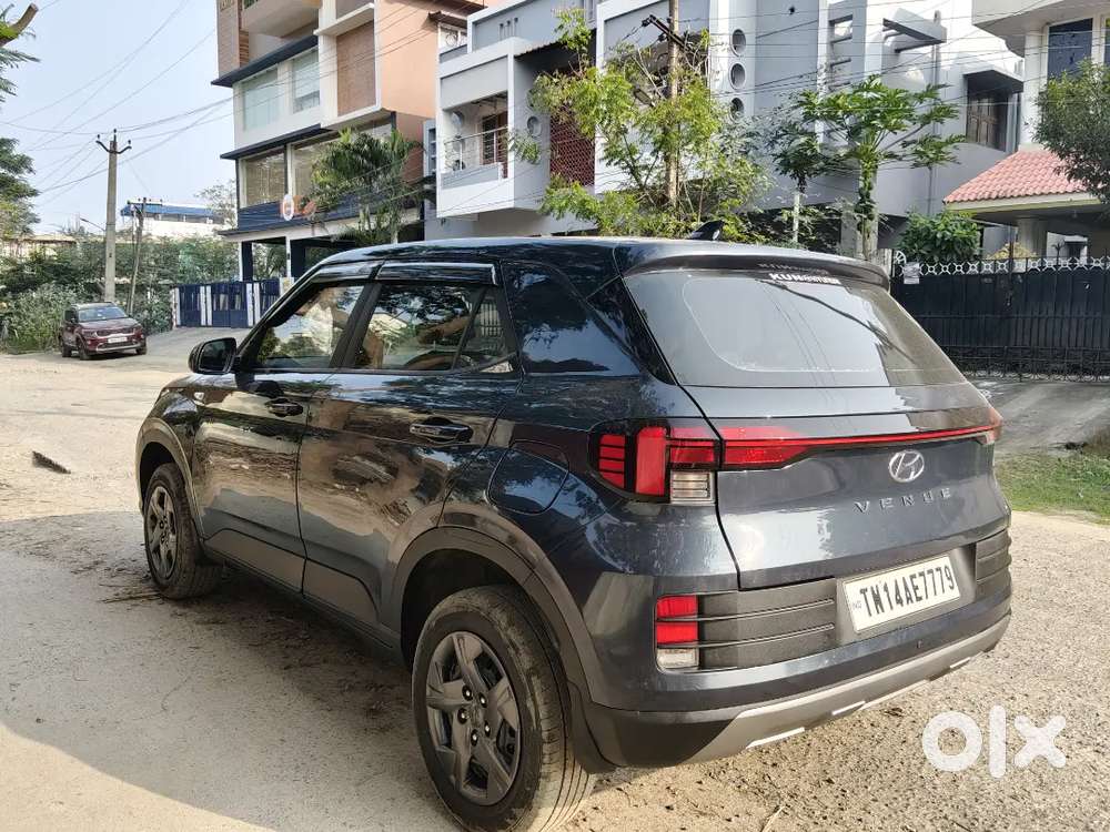 Hyundai Venue 2023 Petrol 33000 Km Driven Single Owner