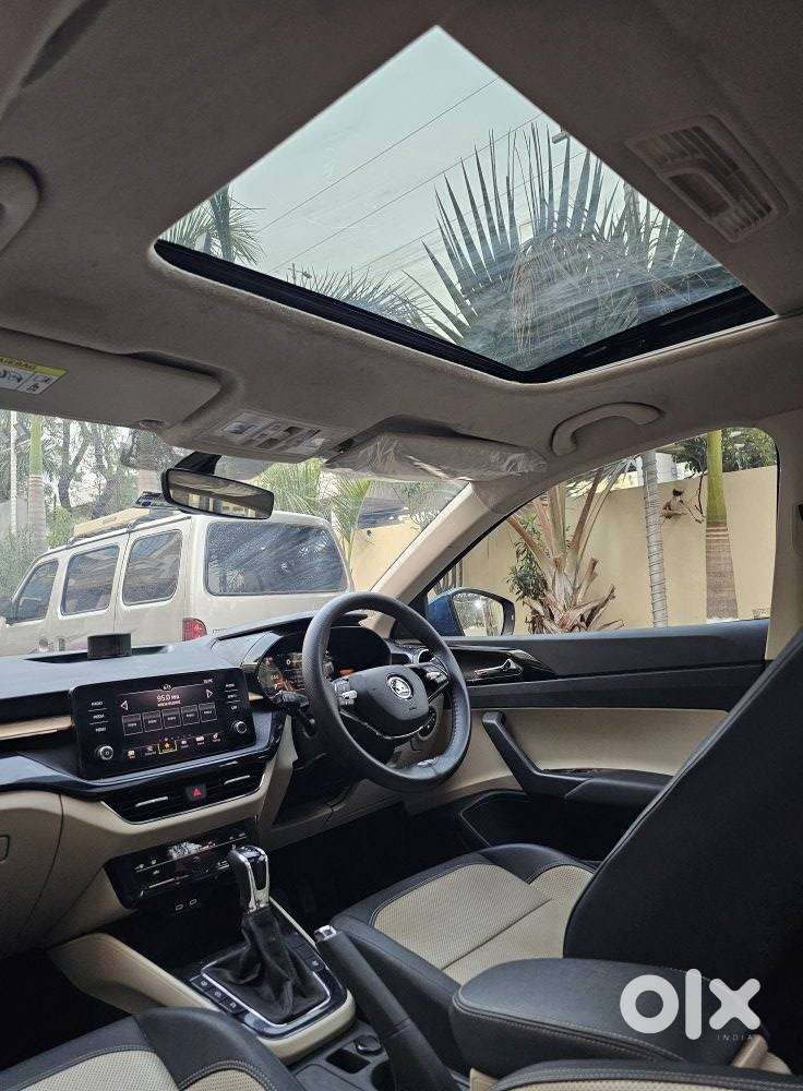 Skoda Slavia 1.0 Tsi Style At, 2023, Petrol