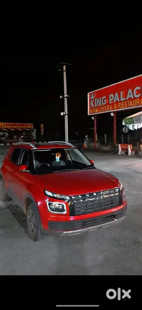 Hyundai Venue 2024 Petrol Well Maintained