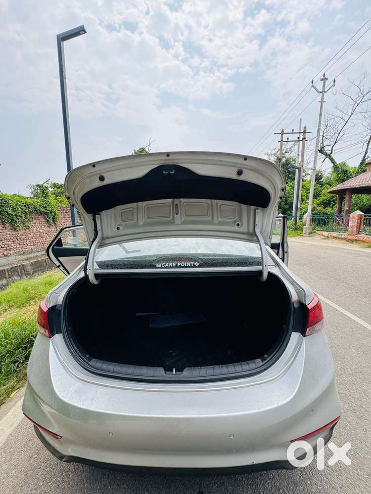 Hyundai Verna Diesel Automatic Full Top