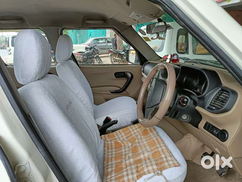Mahindra Tuv 300 2018 Diesel Well Maintained