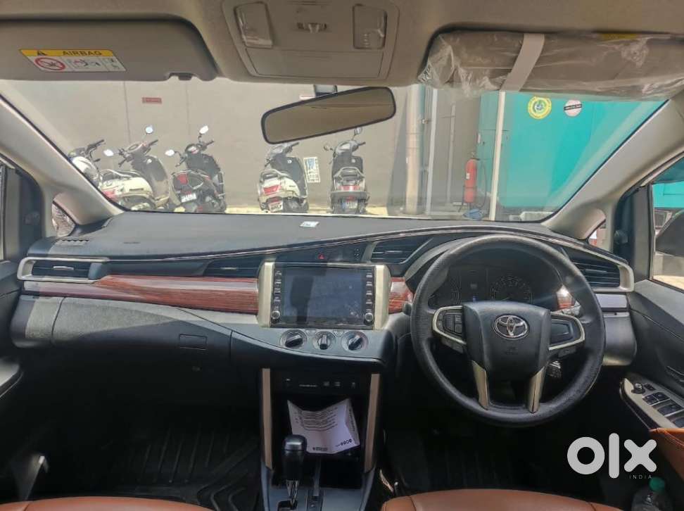 Toyota Innova Crysta [2020-ongoing] 2.4 Gx 8 Str, 2022, Diesel